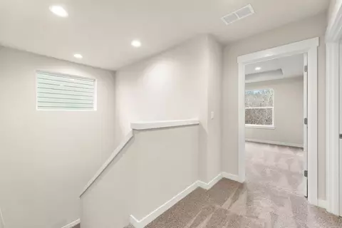 Entry Way - 173 Alder St, Eagle Point, OR 97524 photo 4 of 4