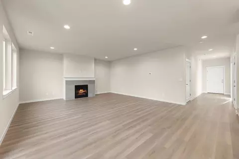 Living - 173 Alder St, Eagle Point, OR 97524 photo 6 of 8