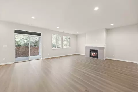 Living - 173 Alder St, Eagle Point, OR 97524 photo 2 of 8