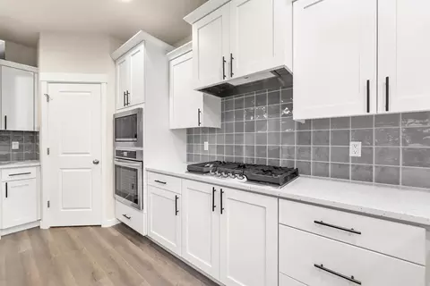 Kitchen - 173 Alder St, Eagle Point, OR 97524 photo 11 of 12