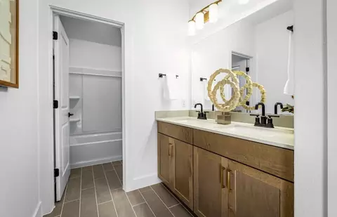 Bath - 932 Cherrystone Loop, Buda, TX 78610 photo 4 of 5