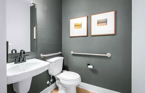 Bath - 932 Cherrystone Loop, Buda, TX 78610 photo 3 of 5