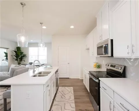 Kitchen - 283 Barracks Way, Hoschton, GA 30548 photo 2 of 8