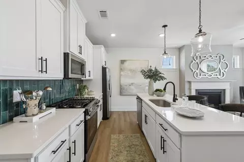 Kitchen - 283 Barracks Way, Hoschton, GA 30548 photo 5 of 8