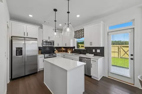 Kitchen - 283 Barracks Way, Hoschton, GA 30548 photo 6 of 8
