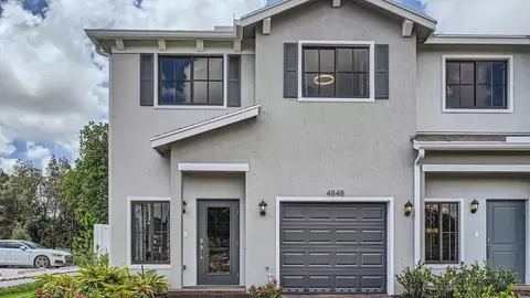 4848 Dillion St, Lake Worth, FL 33463
