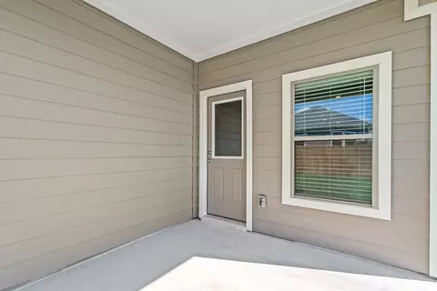Exterior - 2123 Starlight St, Angleton, TX 77515 photo 2 of 6