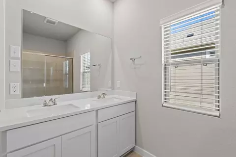Bath - 2123 Starlight St, Angleton, TX 77515 photo 1 of 5