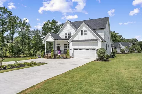 Exterior - 100 E South 7th St, Seneca, SC 29678 photo 5 of 17