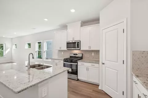 866 Misty Hollow Trl, Lawrenceville, GA 30045
