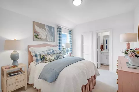 Bedroom - 17923 Pathway Forest Ln, Webster, TX 77598 photo 8 of 11