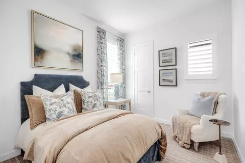 Bedroom - 17923 Pathway Forest Ln, Webster, TX 77598 photo 6 of 11
