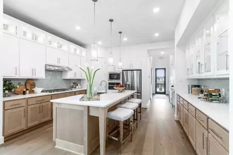 Kitchen - 17923 Pathway Forest Ln, Webster, TX 77598 photo 9 of 9
