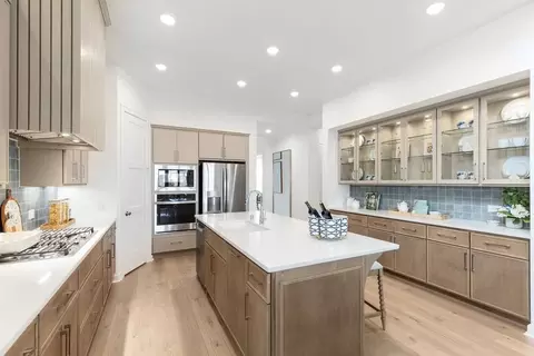 Kitchen - 17923 Pathway Forest Ln, Webster, TX 77598 photo 7 of 9