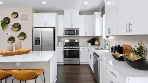 11 Ramble Way, Manalapan, NJ 07726