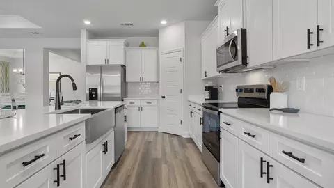 Kitchen - 12 Stonemore, Petal, MS 39465 photo 3 of 4