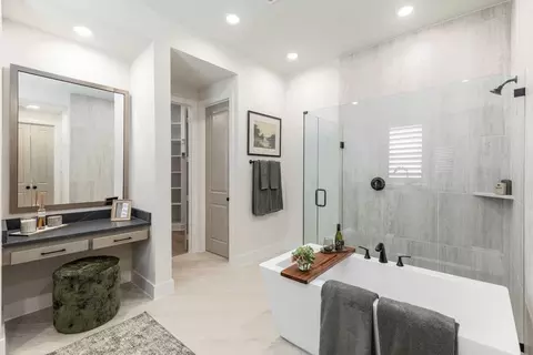 Bath - 317 Vale Run, Kyle, TX 78640 photo 2 of 4