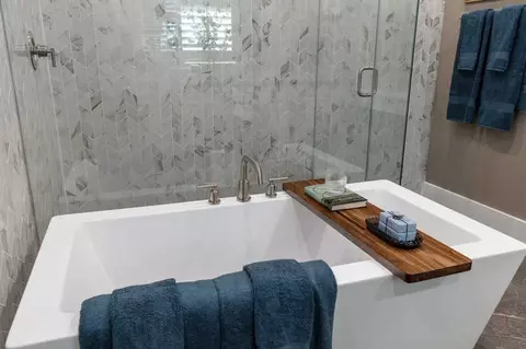 Bath - 317 Vale Run, Kyle, TX 78640 photo 3 of 5