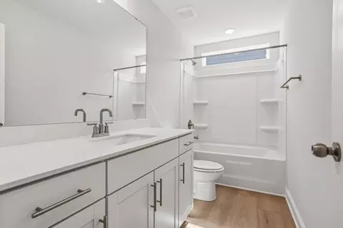 Bath - 1817 Betsy Ross Dr, Moore, SC 29369 photo 2 of 4