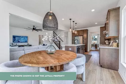 409 Coachman Dr, Pataskala, OH 43062