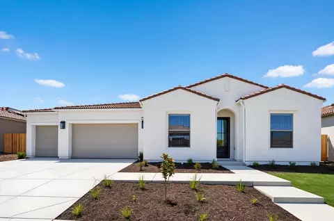 982 Summit Way W, Madera, CA 93636