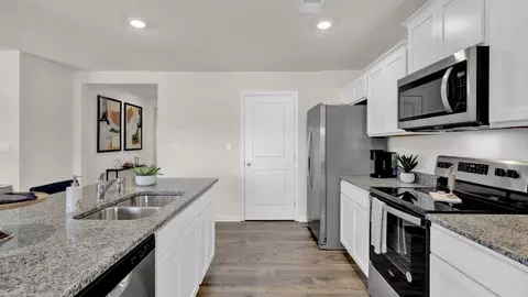 Kitchen - 8009 Swift Current Ln, Corryton, TN 37721 photo 3 of 9