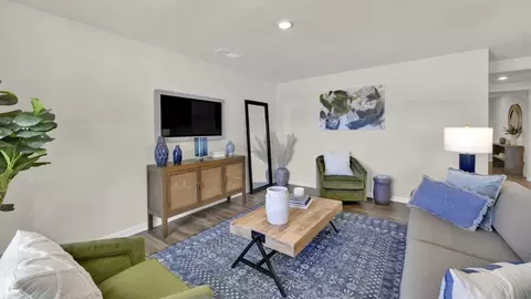 Living - 8009 Swift Current Ln, Corryton, TN 37721 photo 2 of 5