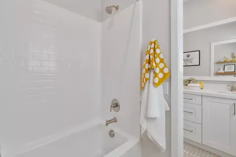 Bath - 133 Bushwillow Way, Piru, CA 93040 photo 6 of 6