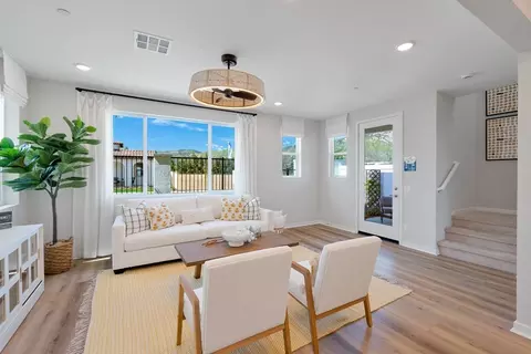 Living - 133 Bushwillow Way, Piru, CA 93040 photo 1 of 2
