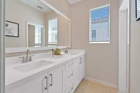 Bath - 133 Bushwillow Way, Piru, CA 93040 photo 5 of 6