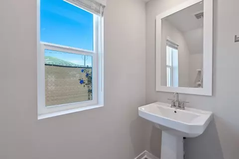 Bath - 133 Bushwillow Way, Piru, CA 93040 photo 1 of 6