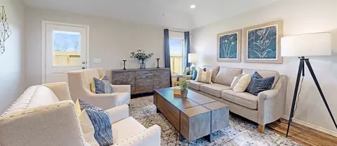 Living - 1068 Raven Walk Dr, Benton, AR 72015 photo 1 of 3