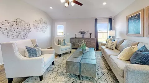 Living - Northshore Dr, Benton, AR 72015 photo 1 of 2