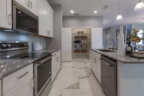 Kitchen - 2011 Town Pasture Dr, Eustis, FL 32726 photo 5 of 5