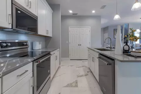 Kitchen - 2011 Town Pasture Dr, Eustis, FL 32726 photo 6 of 6