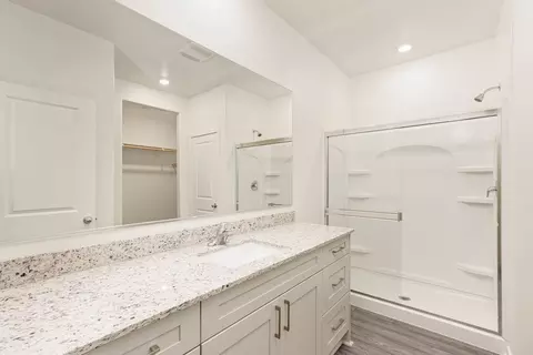Bath - 80462 Northgate Rd, Indio, CA 92201 photo 2 of 3