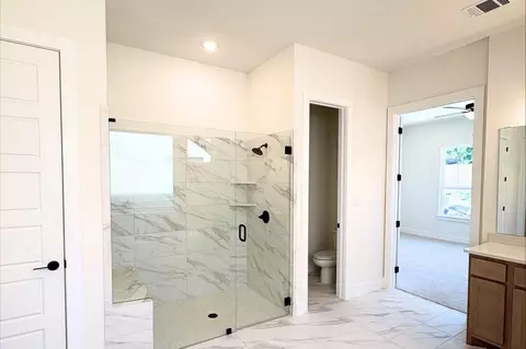 Bath - 3012 Delaware St, Leander, TX 78641 photo 1 of 3