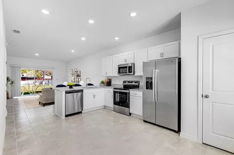 Kitchen - 703 Perth Dr, Mount Dora, FL 32757 photo 6 of 10