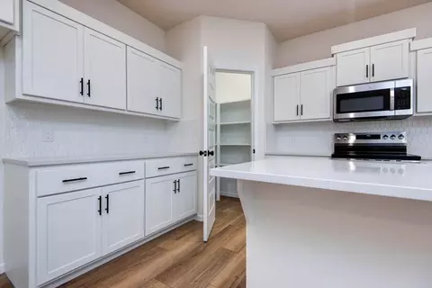 Kitchen - 1917 Wellington Dr, Ozark, MO 65721 photo 4 of 6