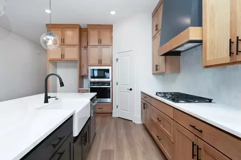 Kitchen - 442 Fox Trl, Springdale, AR 72762 photo 2 of 4
