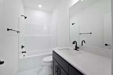 Bath - 442 Fox Trl, Springdale, AR 72762 photo 1 of 4