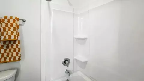 Bath - 1774 Pumpkin Ridge Rd, Circleville, OH 43113 photo 8 of 8