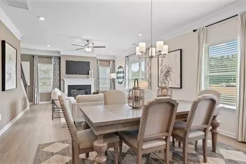 Dining - 136 Peters St, Calhoun, GA 30701 photo 6 of 6