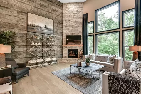Living - 5236 Ivy Rose Ln, Cincinnati, OH 45247 photo 7 of 9