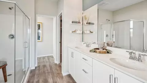 Bath - 31053 Willow Oak Dr, Winchester, CA 92596 photo 1 of 3