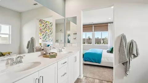 Bath - 31053 Willow Oak Dr, Winchester, CA 92596 photo 2 of 3