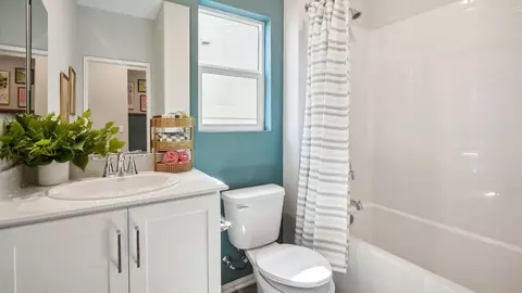 Bath - 31053 Willow Oak Dr, Winchester, CA 92596 photo 3 of 3