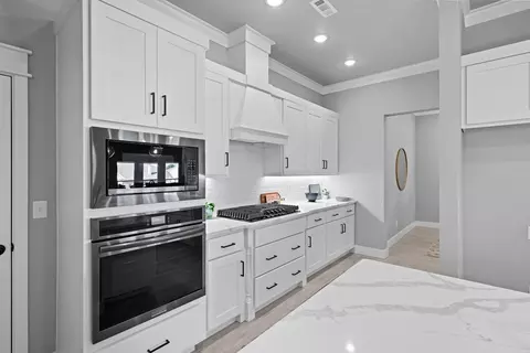 E 41st St, Tulsa, OK 74008