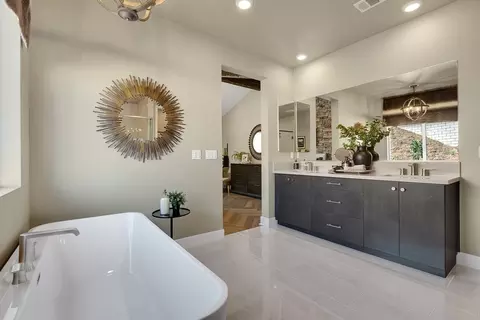 Bath - 29902 Vintage Ct, Castaic, CA 91384 photo 2 of 7
