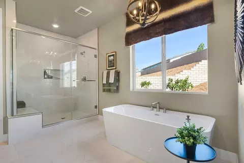 Bath - 29902 Vintage Ct, Castaic, CA 91384 photo 3 of 7